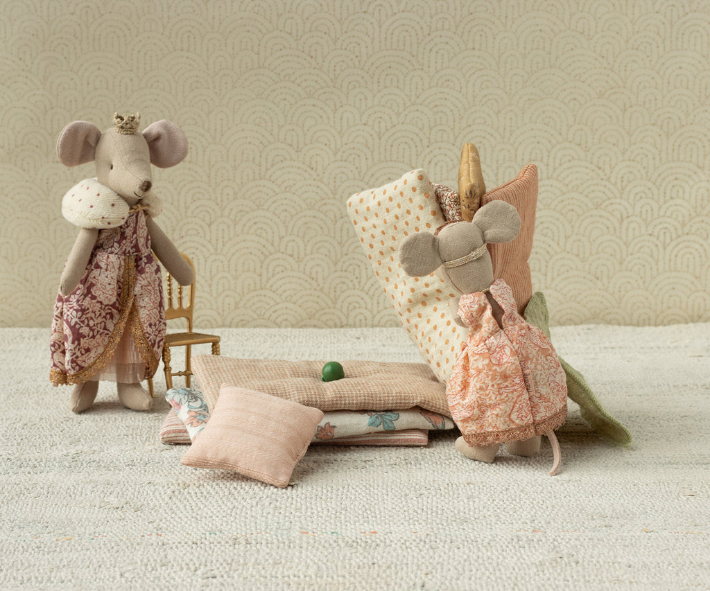 Maileg Princess & the Pea - Big Sister Mouse - Floral Pink