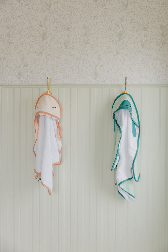 Copper Pearl Character Hooded Towel - Wade