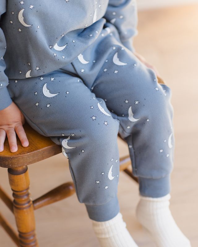 Quincy Mae Relaxed Fleece Sweatpant - Silver Moons