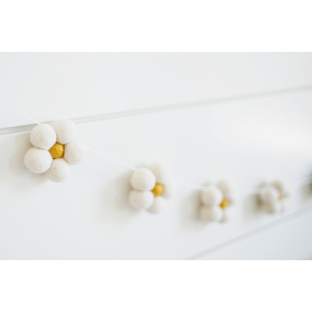 Daisy Chain -Woolie Ball Garland