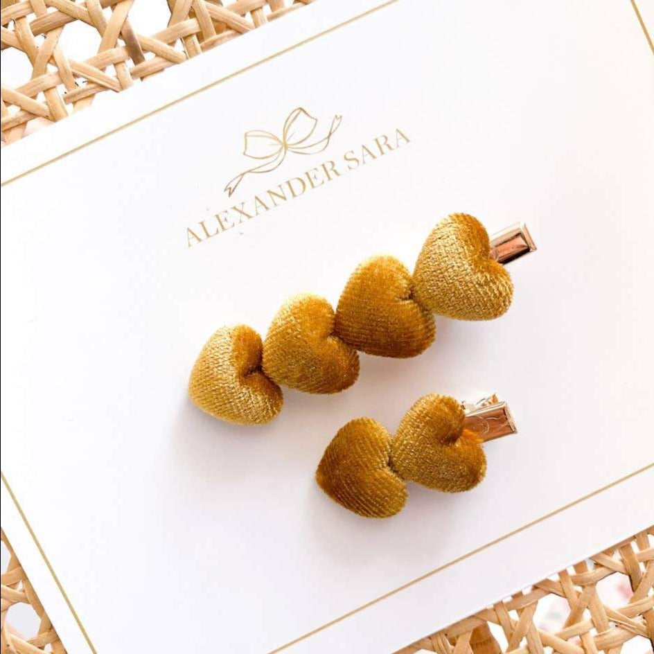 Alexander Sara - Mommy and Me Mustard Heart Clip Set